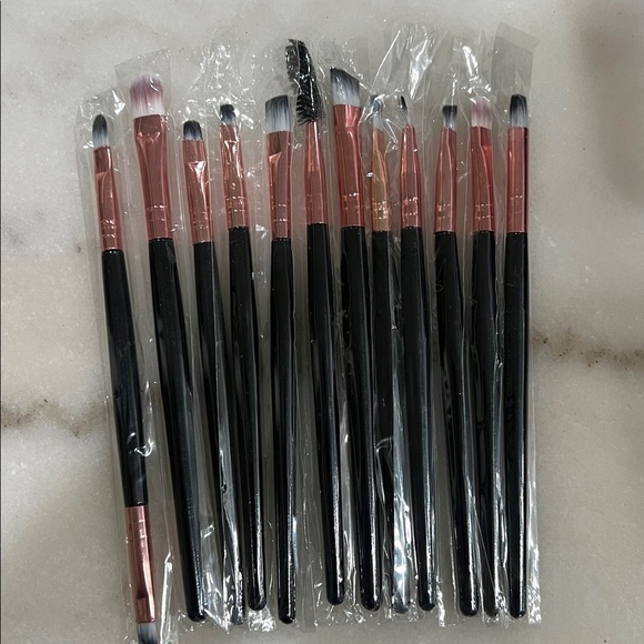 12pc Makeup Brush Set with Black and Rose Gold Handles - Picture 3 of 3